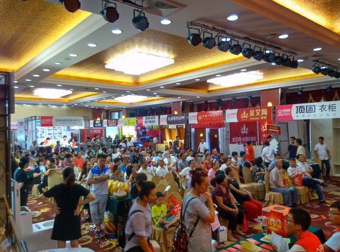 金艾陶瓷磚亮相威海品牌家居建材團購嘉年華，優(yōu)惠停不下來！