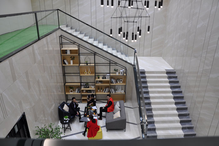 “一帶一路  設(shè)計(jì)營(yíng)銷”，與O2O零售新模式攜手，2017年，金艾陶將勇往直前，開拓新戰(zhàn)場(chǎng)！