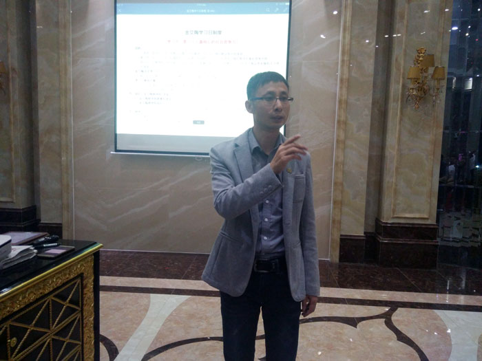 2017年11月2日晚，生命不息，學(xué)習(xí)不止金艾陶法定學(xué)習(xí)日，11月全公司人員學(xué)習(xí)會圓滿結(jié)束，一起分享《干法》，樂于工作，開心生活，即使在苦難中，只要拼命工作，就能帶來不可思議的好運(yùn)。過好每一天，就是成功之道！